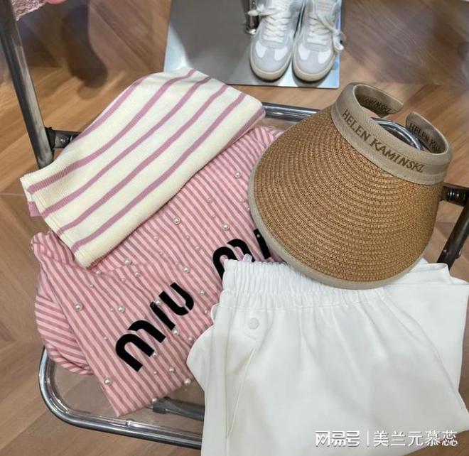 韩女都在穿的时尚外套揭秘其含金量与流行元素(图3)
