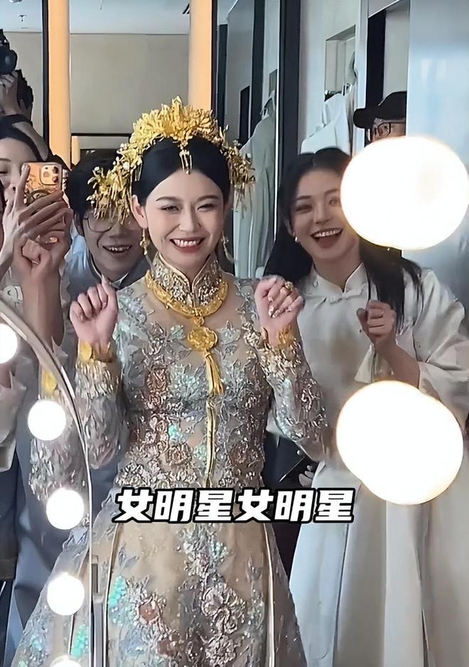 东北90后女孩花千万办婚礼送伴娘金条LV包新郎却被吐槽是败笔(图3)