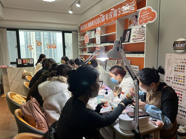 新春“衣”始 美丽升温：成都春节仪式感消费热潮来袭(图3)